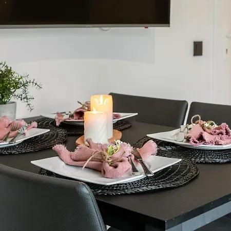 아파트 Huswell - Spacious Sunny With Huge Terrace 크노케-하이스트