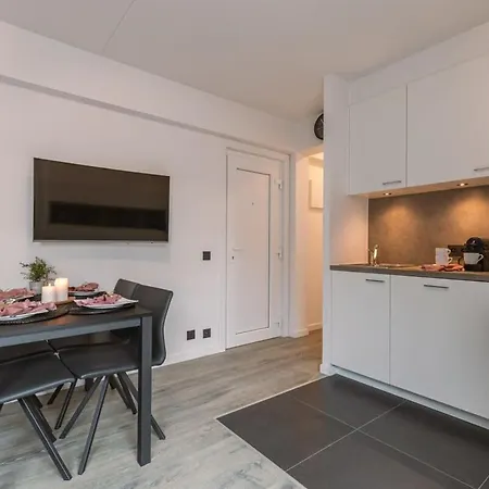 Huswell - Spacious Sunny With Huge Terrace 아파트 *