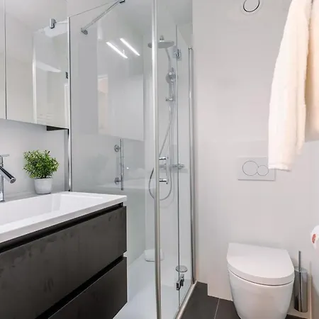 아파트 Huswell - Spacious Sunny With Huge Terrace